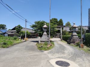 八神街道と鈴置神社参道