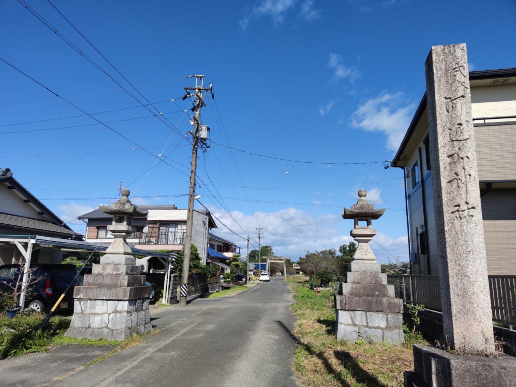 阿遅加神社の参道