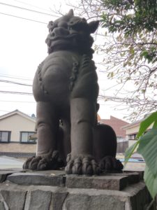 神明社の陶製狛犬