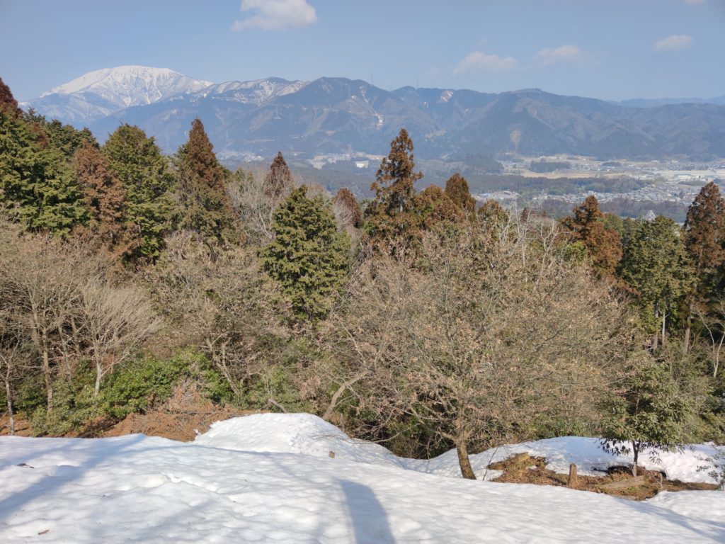 松尾山城から見る早春の伊吹山