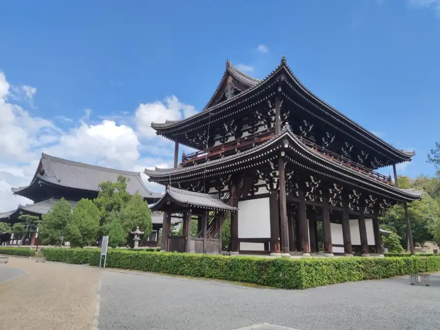 Tofukuji Sanmon Gate (national treasure)